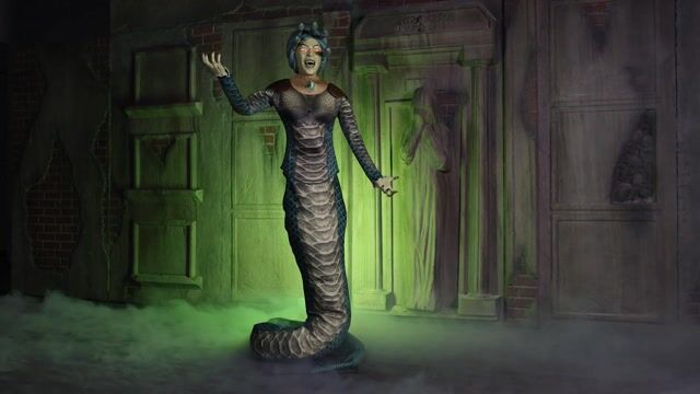 FUN99403 6 ft Monstrous Medusa Animatronic Decoration