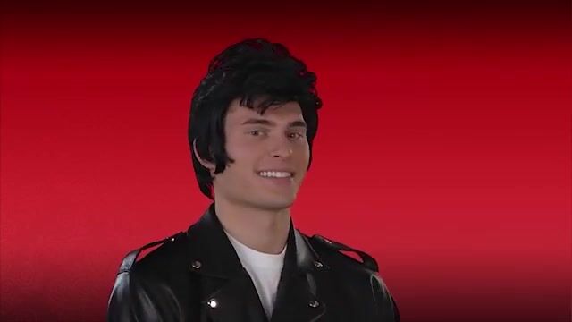When you go in this Deluxe Grease Adult Danny Wig, you'll have every Sandy at the party swooning! You'll also look awesome singing some karaoke.