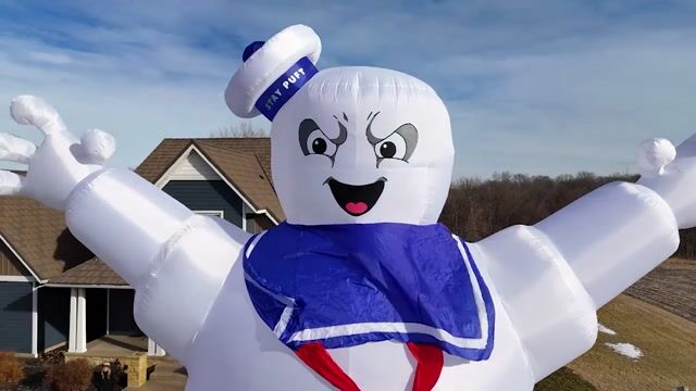 Who ya gonna call? This massive 33ft Inflatable Stay Puft Marshmallow Man is ready to tower over your Halloween display with larger-than-life Ghostbusters charm! With its iconic grin and impressive size, it’s a spooky showstopper.