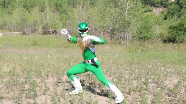 FUN2198AD Authentic Power Rangers Green Ranger