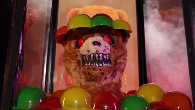 FUN99886 - 5 ft Tricksy Teddy the Skill Crane Animatronic