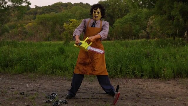 Straight from The Texas Chainsaw Massacre, this 6FT Leatherface Animatronic Halloween Decoration delivers brutal scares with lifelike motion, a roaring chainsaw, and terrifying horror movie audio.