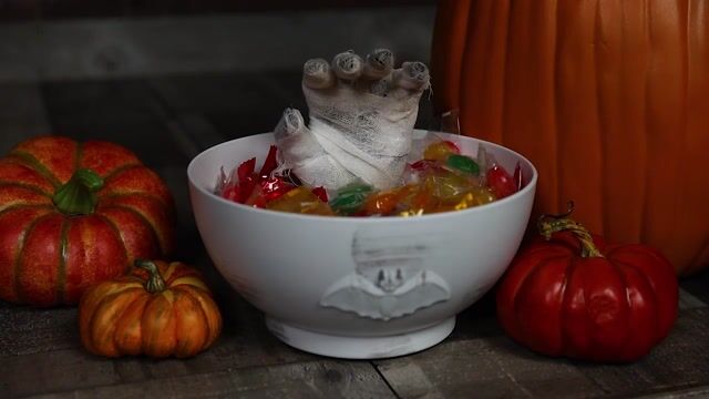 SU71485G Animated Mummy Hand Candy Bowl