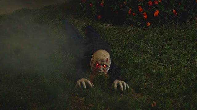 FUN3278 Animated Clawing Zomibe Prop