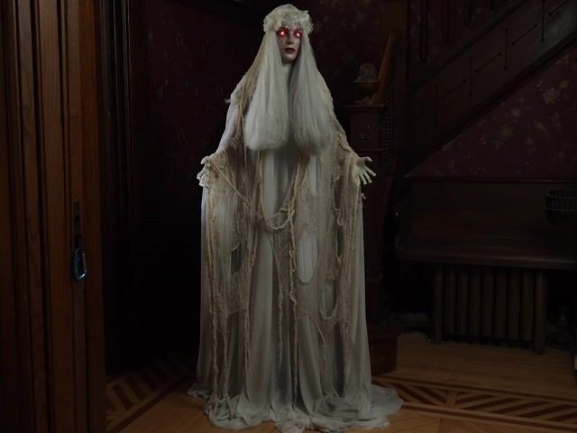 FUN3034 Life-Size Venetian Victoria Standing Ghost Girl Decoration